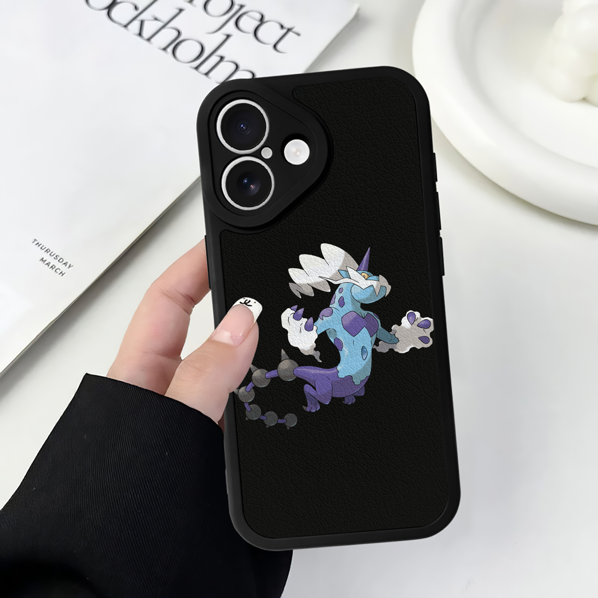 （画像用） ポケットモンスター Pokémon 【iPhone 16シリーズ対応】シリコンスマホケース（レザー調） 材質：シリコン